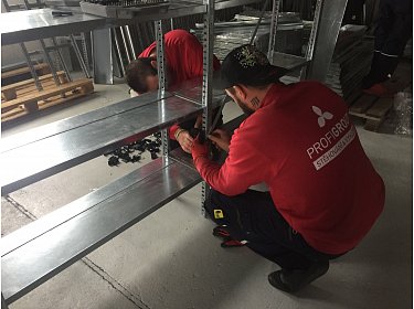 Montujeme nábytek i regály